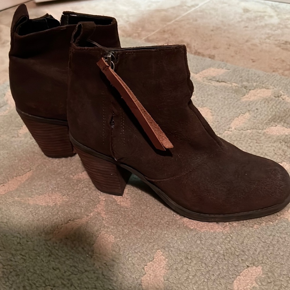 Low cut boots